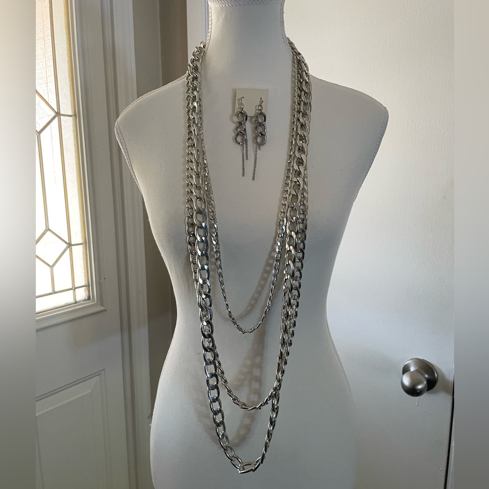 Silver tone multi chain necklace w/earrings.